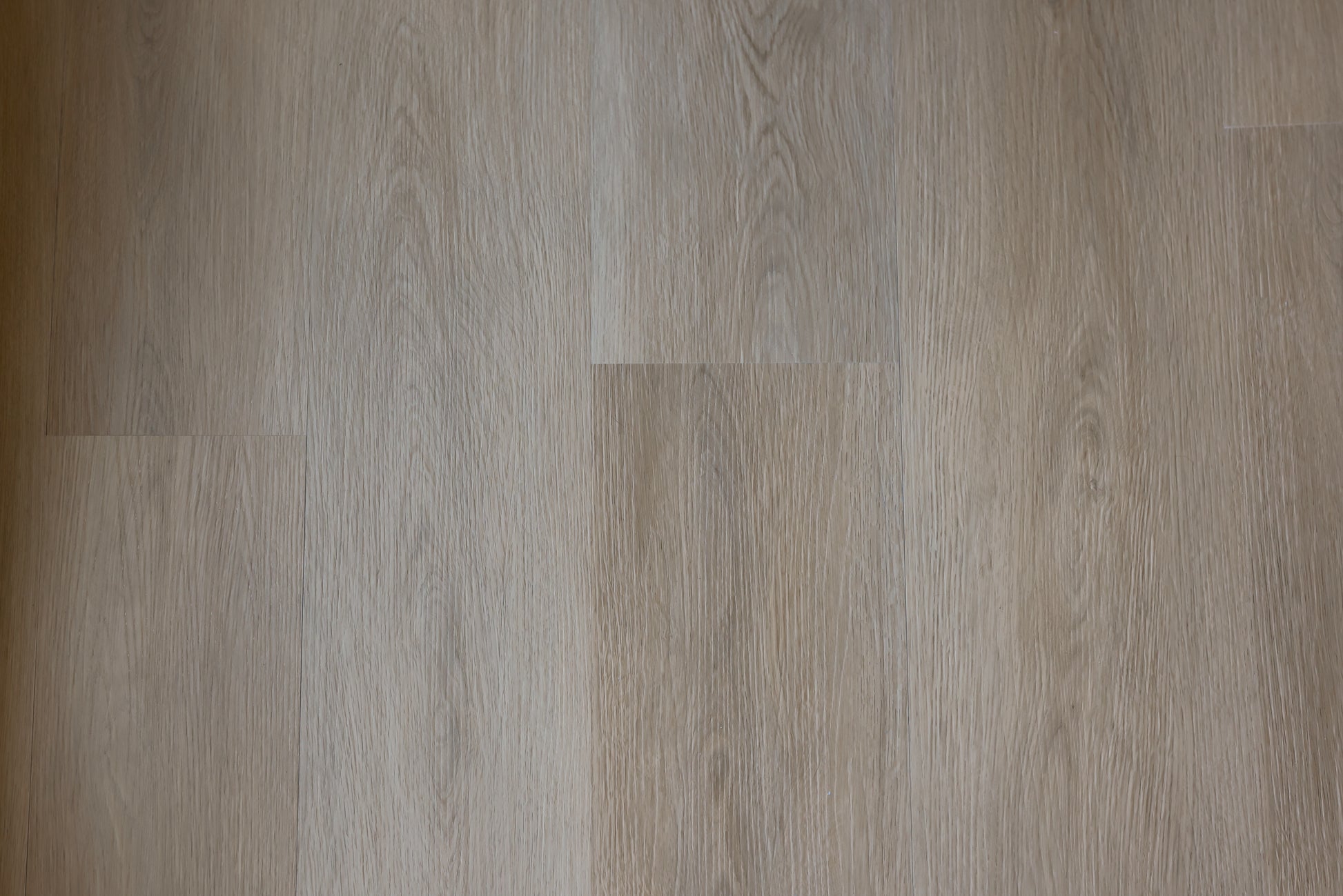 Close-up of a modern click vinyl SPC floor with a neutral color palette