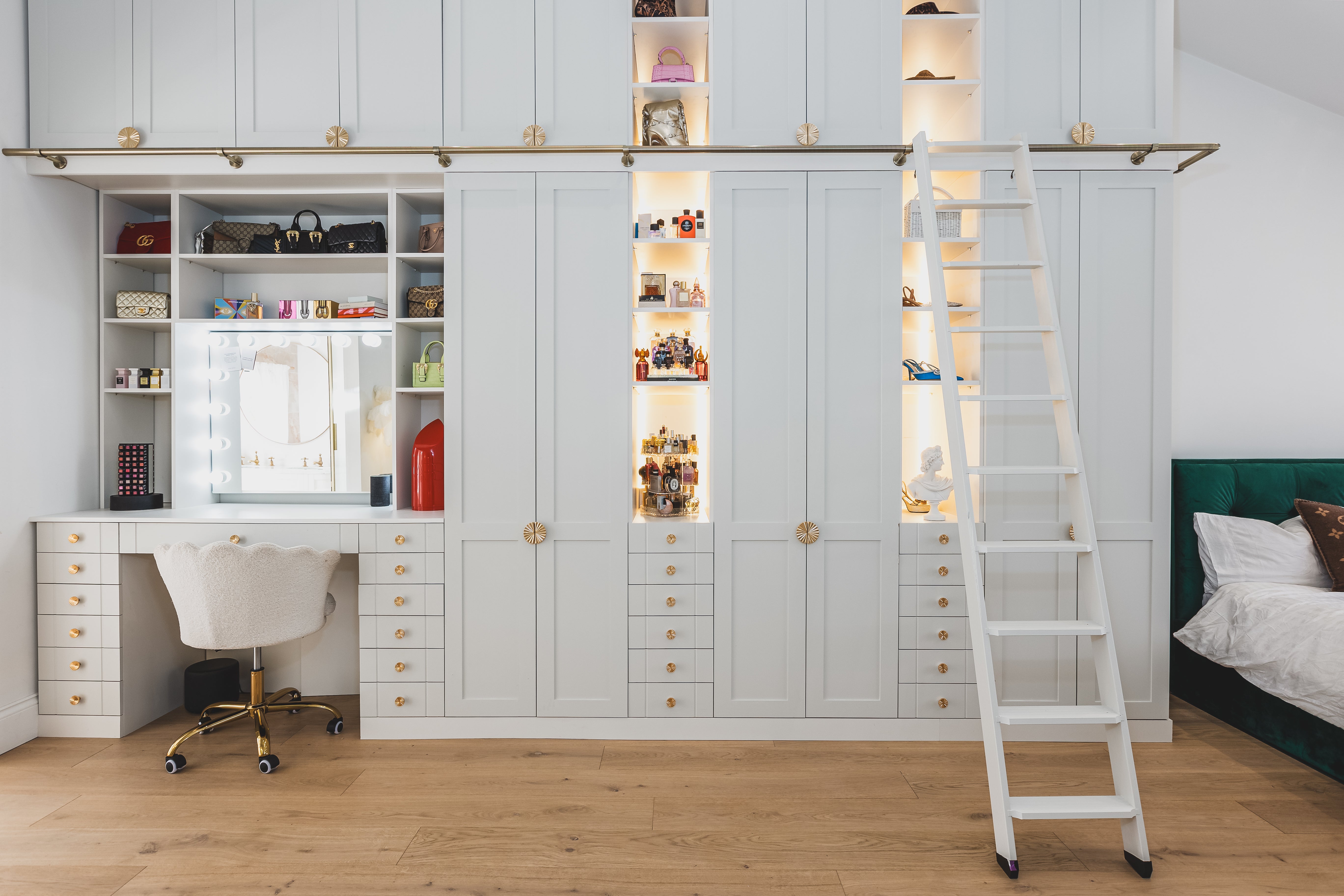 Tundra Seashell planks in a bedroom