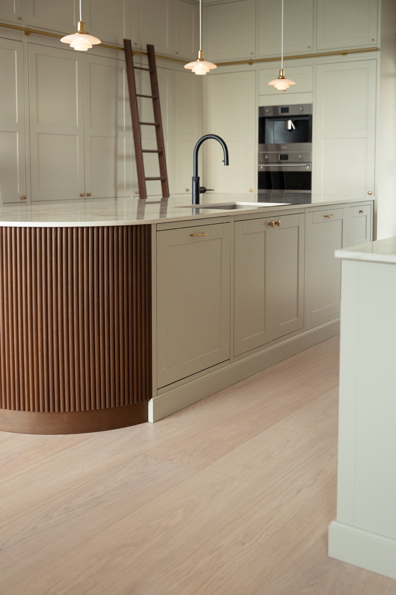 Larvik - Powder White Select Oak XL