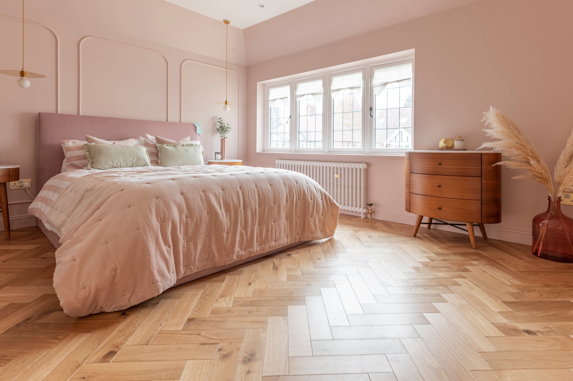 Deco Natural Oak herringbone in a pink bedroom