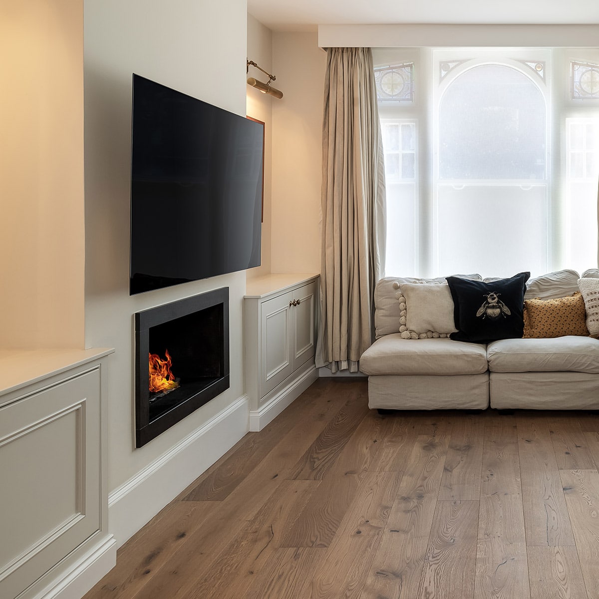 deco engineered oak planks in a cosy living room